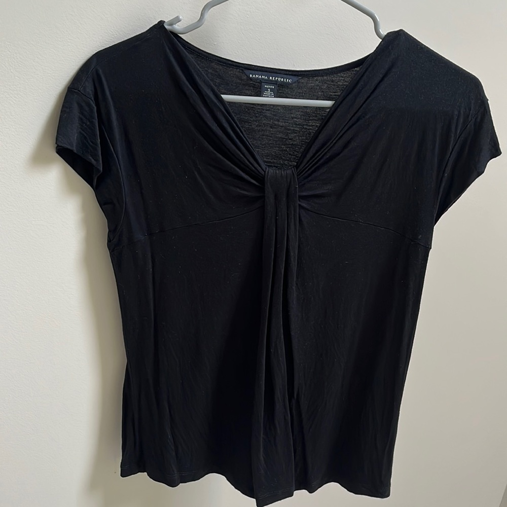 Banana Republic black business casual T, size SP